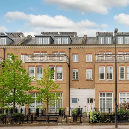 Rent this 6 bed townhouse on Hampton Row in 463, 461