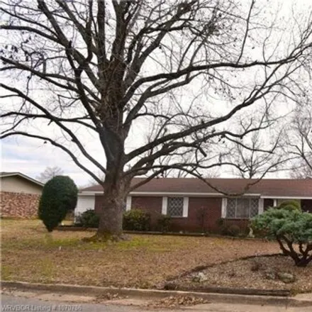 Buy this 3 bed house on 602 East Lucy Avenue in Sallisaw, OK 74955