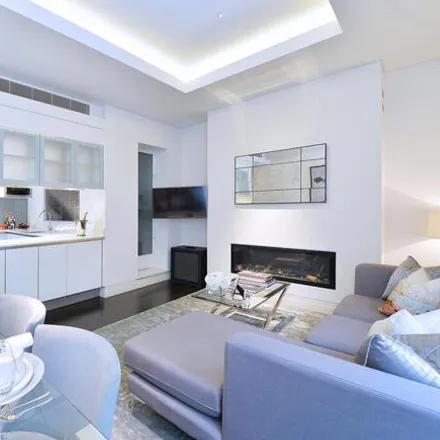 Image 3 - 62 Green Street, London, W1K 6RS, United Kingdom - Room for rent