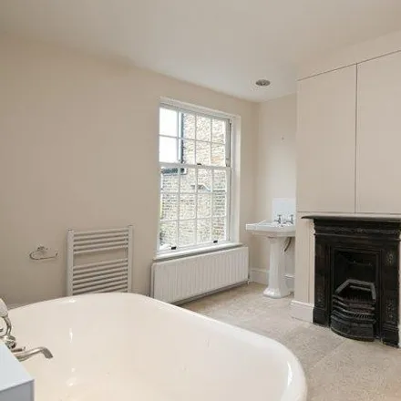 Image 3 - 43 Second Avenue, London, SW14 8QF, United Kingdom - Townhouse for rent