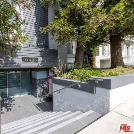 Rent this 2 bed condo on 10543 Ashton Avenue in Los Angeles, CA 90024