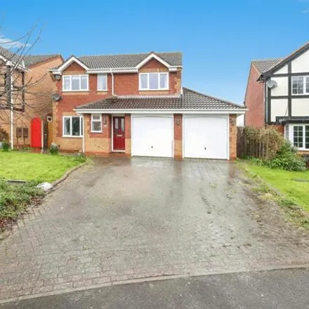 Buy this 4 bed house on Farndon Avenue in Marston Green, B37 7XN