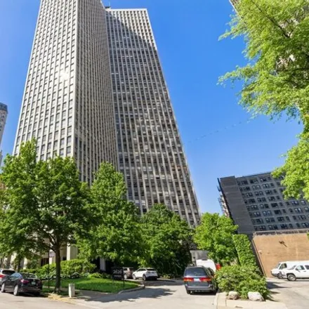 Rent this 2 bed condo on 2626 North Lakeview Avenue in Chicago, IL 60614