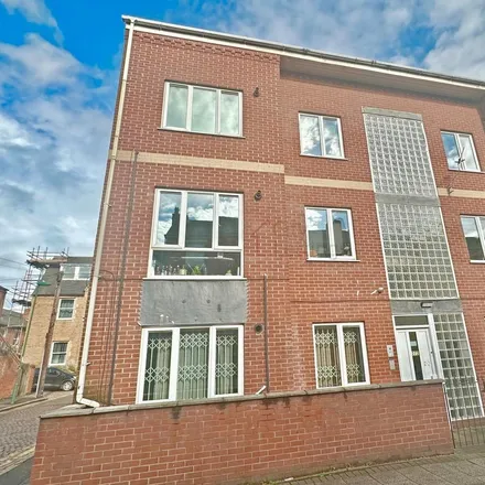 Rent this 3 bed apartment on Discount Express in 296 Radford Road, Nottingham