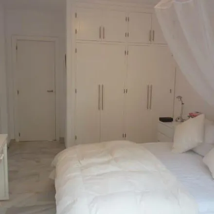Image 7 - Calle Margarita, 29602 Marbella, Spain - Apartment for rent