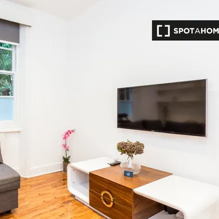 Rent this 1 bed apartment on Sichwan Popo in 35 Earl's Court Road, London