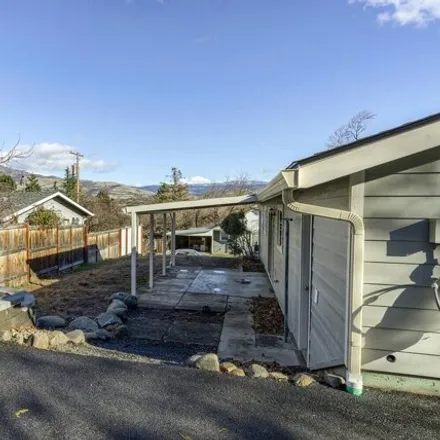 Image 5 - Asante Ashland Community Hospital, 280 Maple Street, Ashland, OR 97520, USA - House for sale