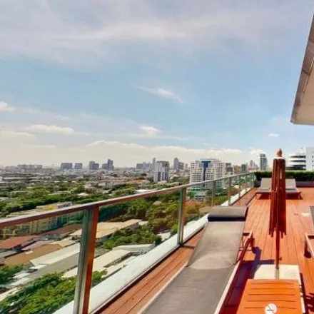Rent this 1 bed apartment on 199 Thanon Ekkamai  Bangkok 10110