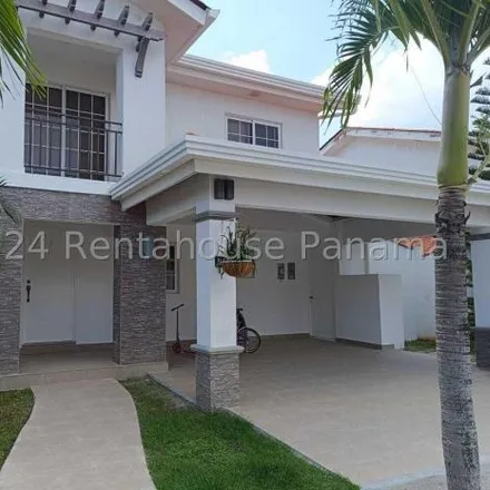 Rent this 4 bed house on Calle San Francisco in Quintas Versalles, Don Bosco