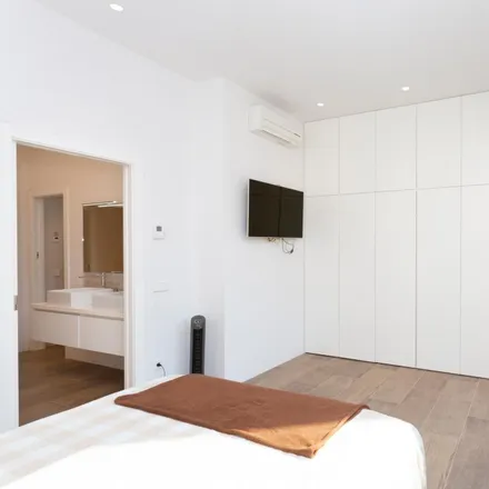 Image 2 - Carrer de Montmany, 51, 08012 Barcelona, Spain - Apartment for rent