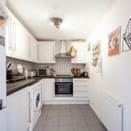 Image 2 - Tollington Park, London, N4 3LD, United Kingdom - Apartment for rent