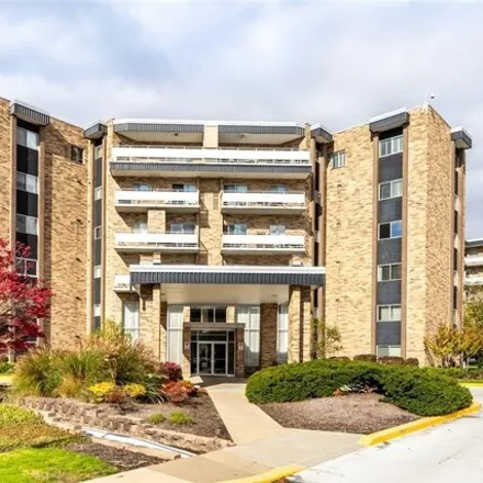 Image 1 - 2202 Acacia Park Drive, Lyndhurst, OH 44124, USA - Condo for sale