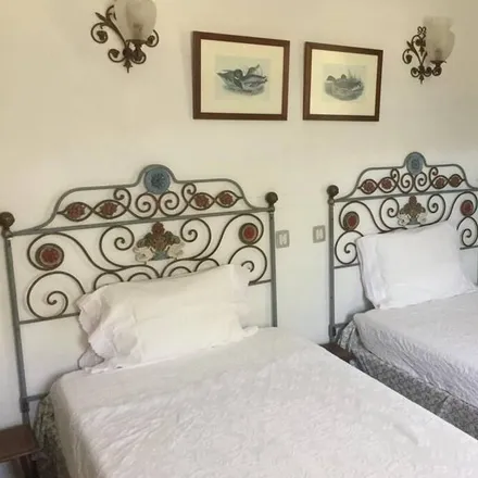 Rent this 6 bed house on Lisbon