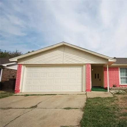 Rent this 3 bed house on 809 Custer Street in Arlington, TX 76014