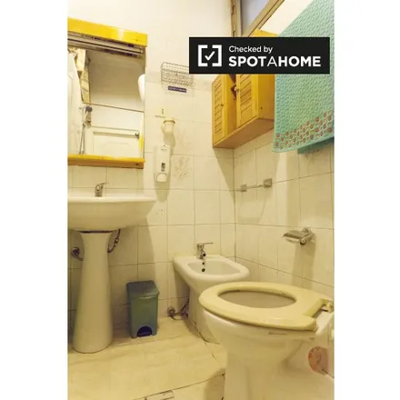 Image 9 - Circonvallazione Nomentana, 00162 Rome RM, Italy - Room for rent