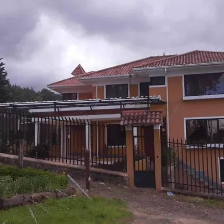 Rent this 5 bed house on Estación de Servicio "El Arenal" in Avenida de las Américas, 010206