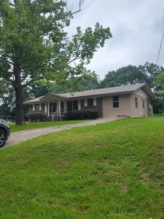 Rent this 4 bed house on 178 Dale Cir in Midland City, Alabama