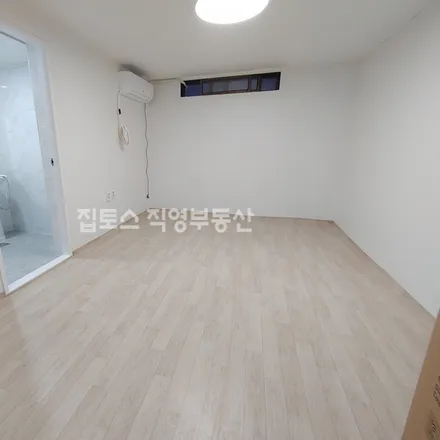 Rent this studio apartment on 서울특별시 광진구 자양동 52-24