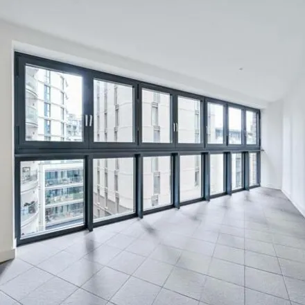 Rent this 2 bed apartment on District Court in Londres, London