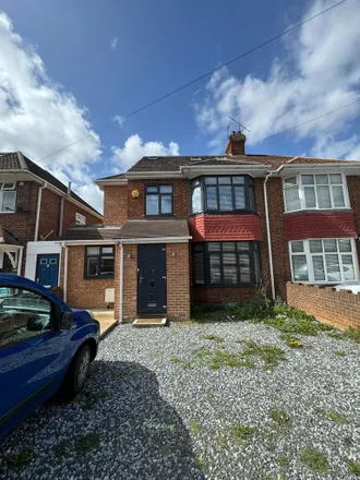 Rent this 6 bed duplex on Wingfield Close in Bedford, MK40 4PD