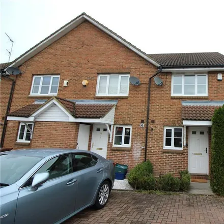 Rent this 2 bed townhouse on Kensington Way in Borehamwood, WD6 1LH