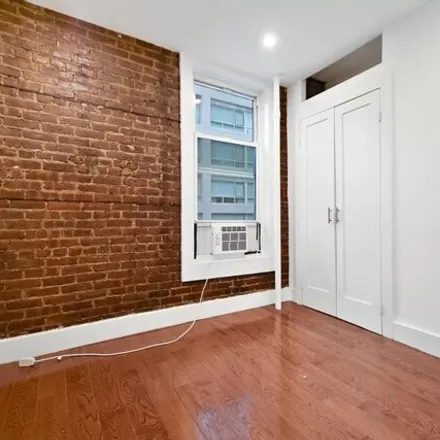 Image 3 - 300 East 61st Street, New York, NY 10065, USA - Apartment for rent
