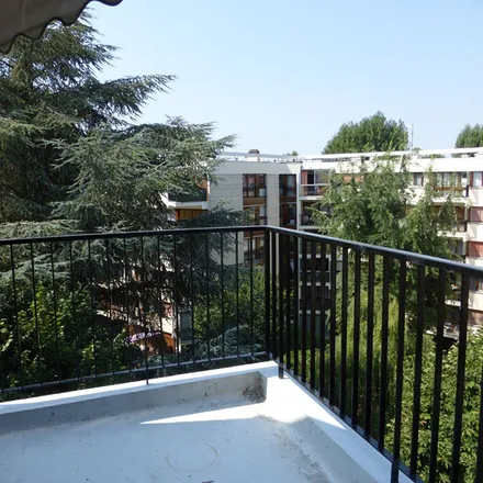 Rent this 2 bed apartment on 1 Rue des Érables in 78150 Le Chesnay-Rocquencourt, France