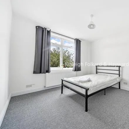 Rent this 3 bed house on Garden Avenue in Lonesome, London