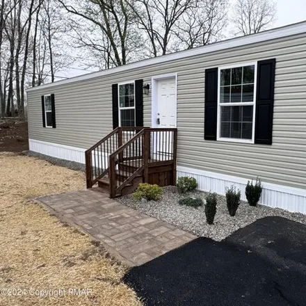 Buy this studio apartment on 187 Lower PMHE South Drive in Middle Smithfield Township, PA 18302