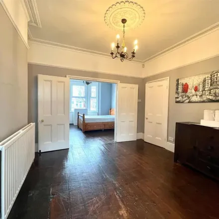 Rent this 4 bed apartment on Harrow View in London, HA1 4TL