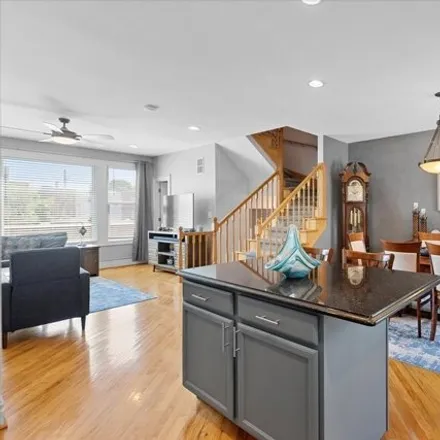 Image 8 - 6166 North Ravenswood Avenue, Chicago, IL 60660, USA - Townhouse for sale