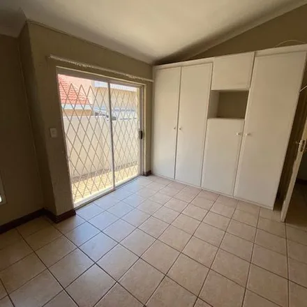 Image 7 - unnamed road, Johannesburg Ward 32, Sandton, 2054, South Africa - Apartment for rent