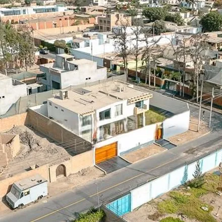 Buy this 5 bed house on Jirón Naplo in La Molina, Lima Metropolitan Area 15593