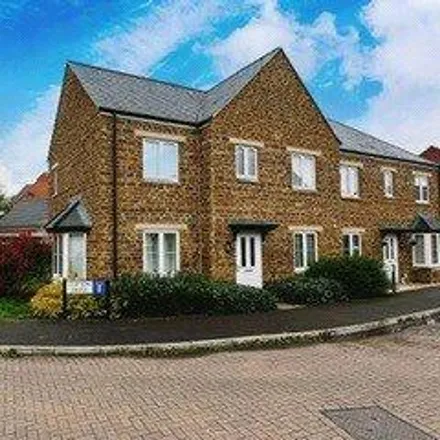Buy this 3 bed duplex on Clifton Drive in Bloxham, OX15 4SS