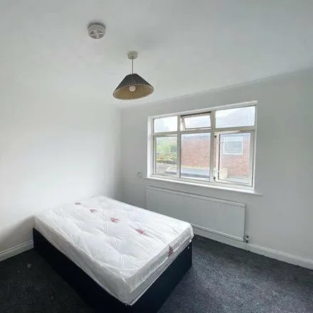 Rent this studio house on Lonsdale Road in London, SE25 4JL