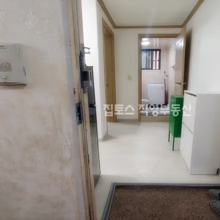 Rent this studio apartment on 서울특별시 강남구 논현동 131-17