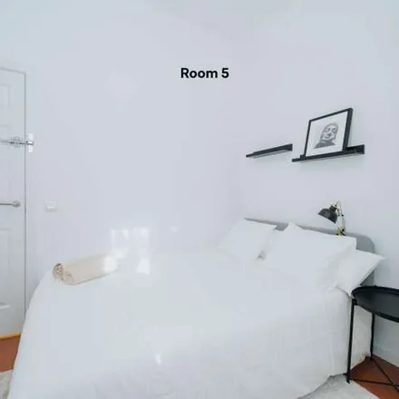 Rent this 6 bed apartment on CSIC - Sistemas de Información Científica in Calle de Joaquín Costa, 28006 Madrid