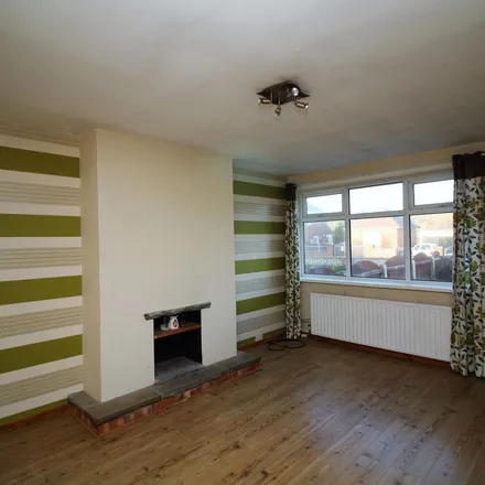 Rent this 3 bed apartment on Kelsons Avenue in Thornton, FY5 4DW