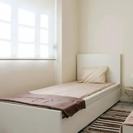 Rent this 2 bed apartment on Rua Doutor Henrique de Miranda in 4350-233 Porto, Portugal
