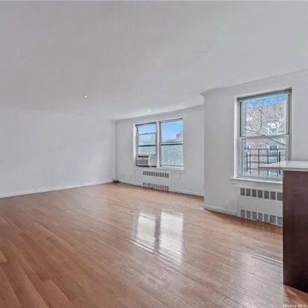 Image 3 - 105-28 65th Avenue, New York, NY 11375, USA - Apartment for sale