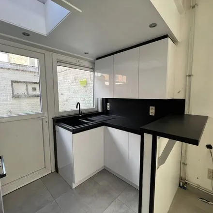 Rent this 3 bed apartment on Priesterstraat 28 in 9050 Gentbrugge, Belgium