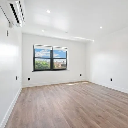 Rent this studio house on 35-50 85th Street in New York, NY 11372