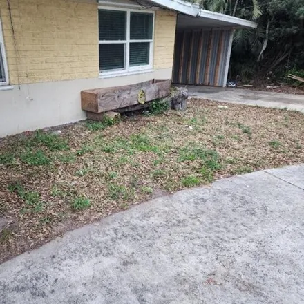 Buy this 5 bed house on 454 Palm Avenue in Fort Pierce, FL 34982