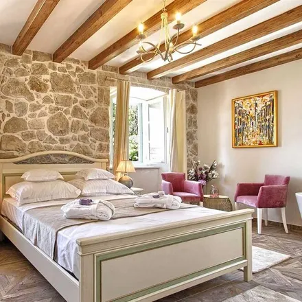Rent this 4 bed house on Osnovna škola Cavtat in Ulica Stjepana Radića 3, 20210 Cavtat