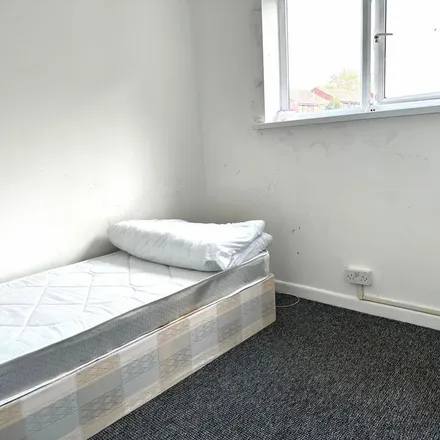 Image 3 - Simon Close, Nuneaton, CV11 4JP, United Kingdom - Apartment for rent