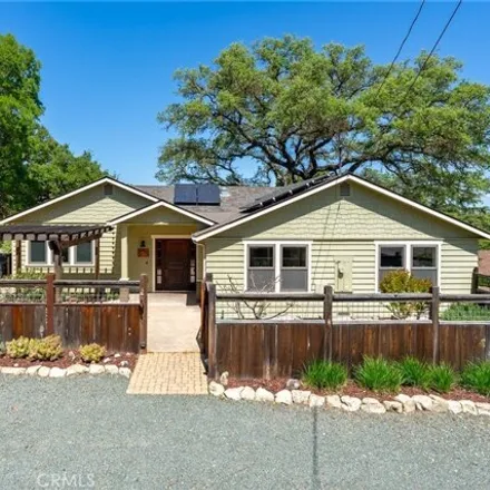 Buy this 3 bed house on 1105 Chestnut Street in Paso Robles, CA 93446