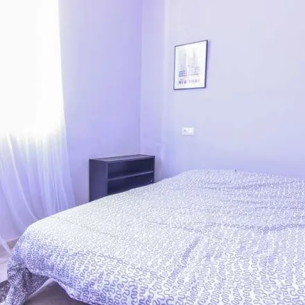 Rent this 7 bed apartment on Colegio San Antonio Abad - Salesianos in Avinguda del Primat Reig, 2