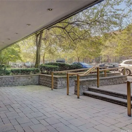 Image 3 - Caton Towers, 135 Ocean Parkway, New York, NY 11218, USA - Apartment for sale