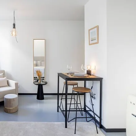 Rent this studio apartment on Porto