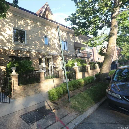 Buy this 5 bed house on 147-01 78th Avenue in New York, NY 11367